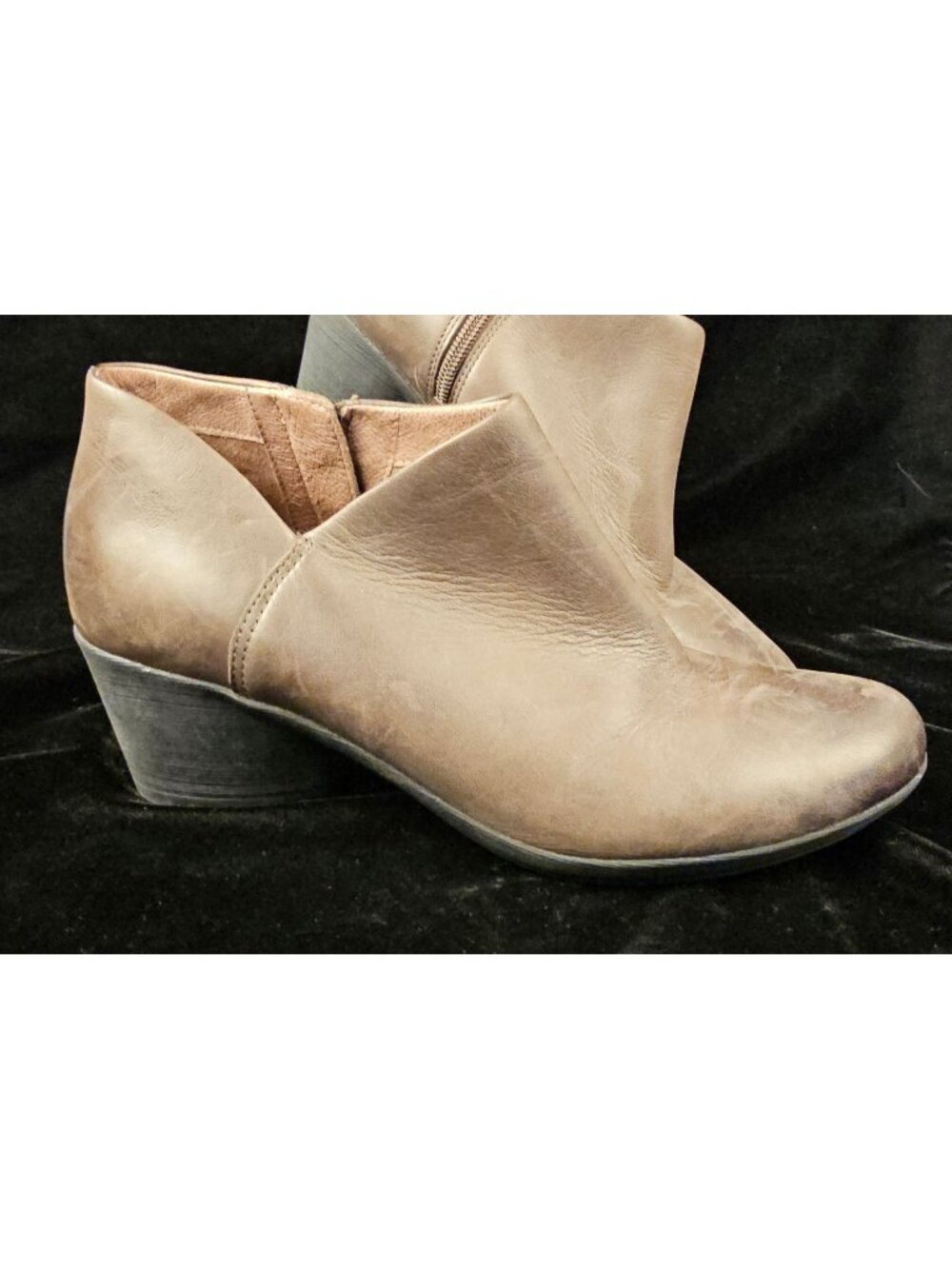 Dansko Womens Leather Ankle Boots With Side Zipper Size 39 Taupe Color 2" Block